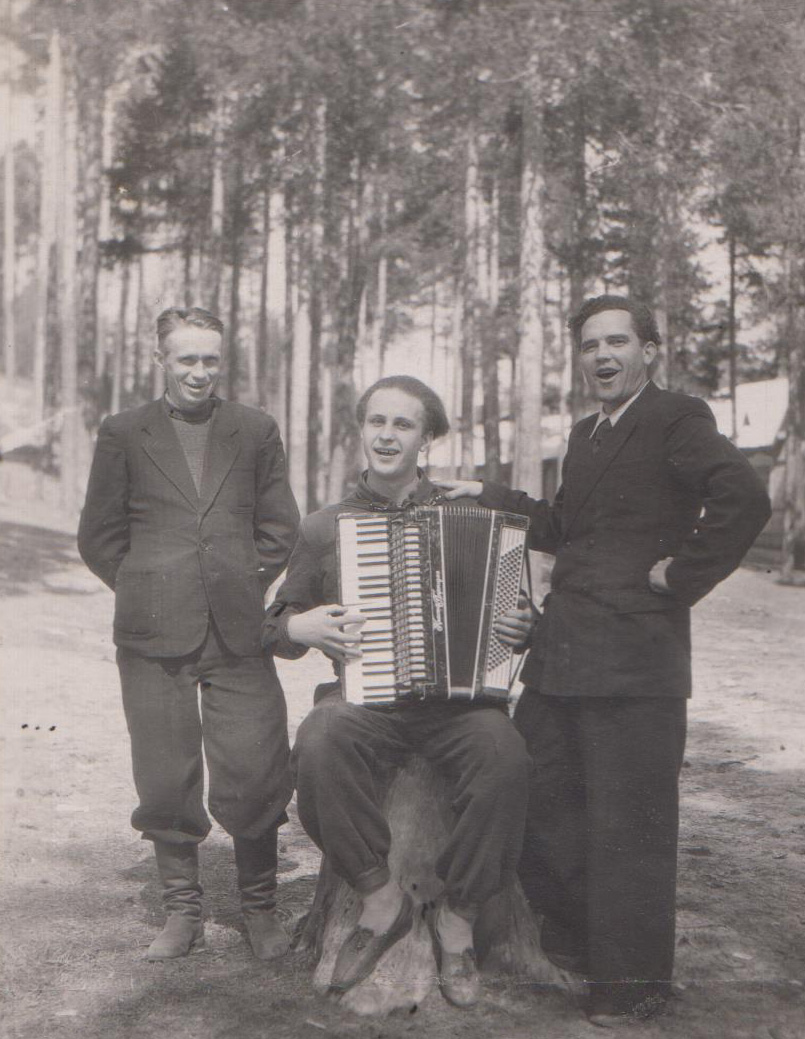 Юрий Яковлевич Лихачев в санатории Медвежегорска, 1952